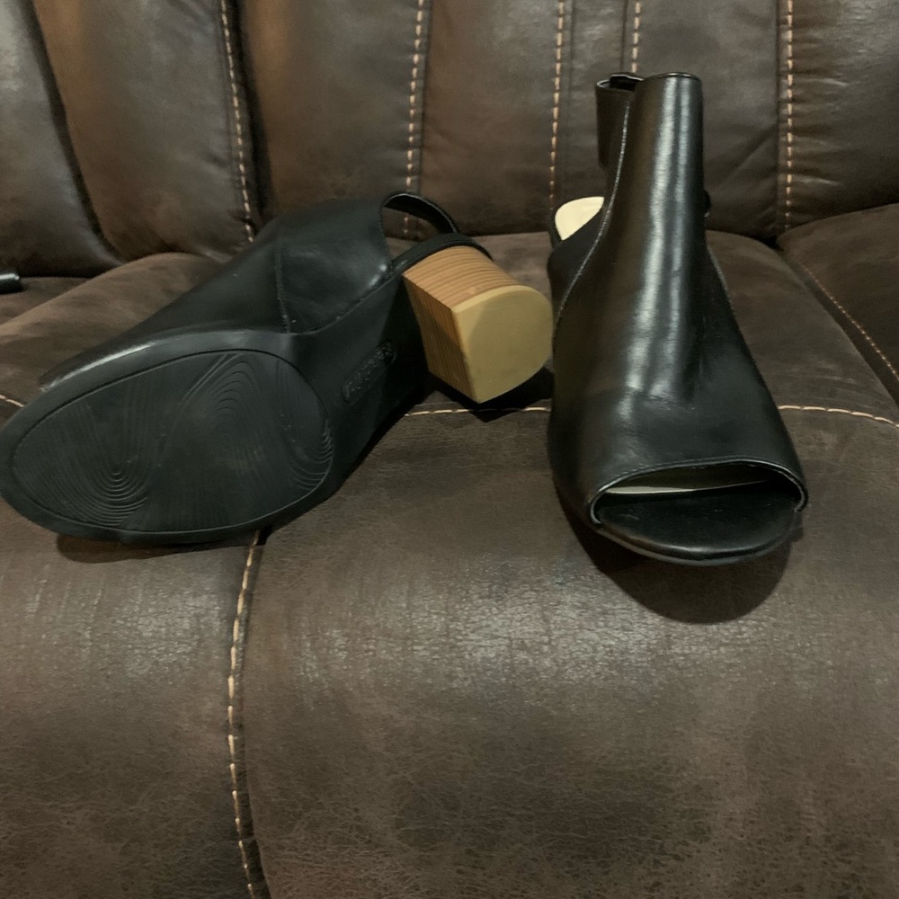Relativity shoes - Picture 2 of 3